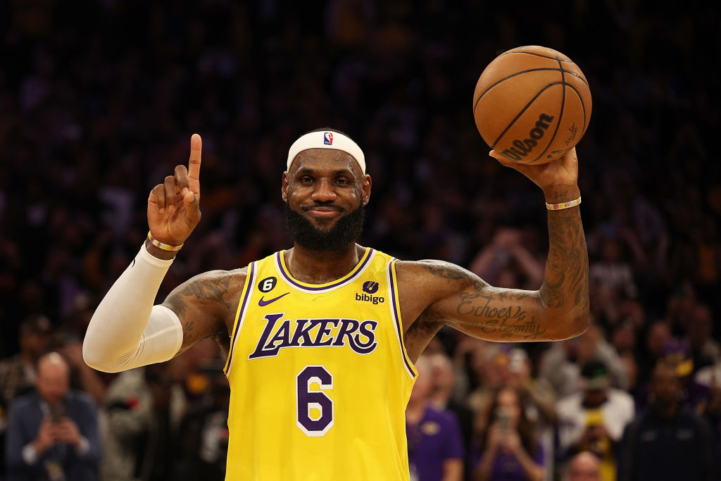 We are all witnesses: LeBron James signs historic lifetime deal