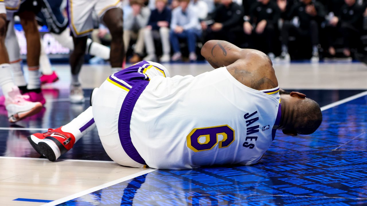 LeBron James expected to miss multiple weeks with foot injury