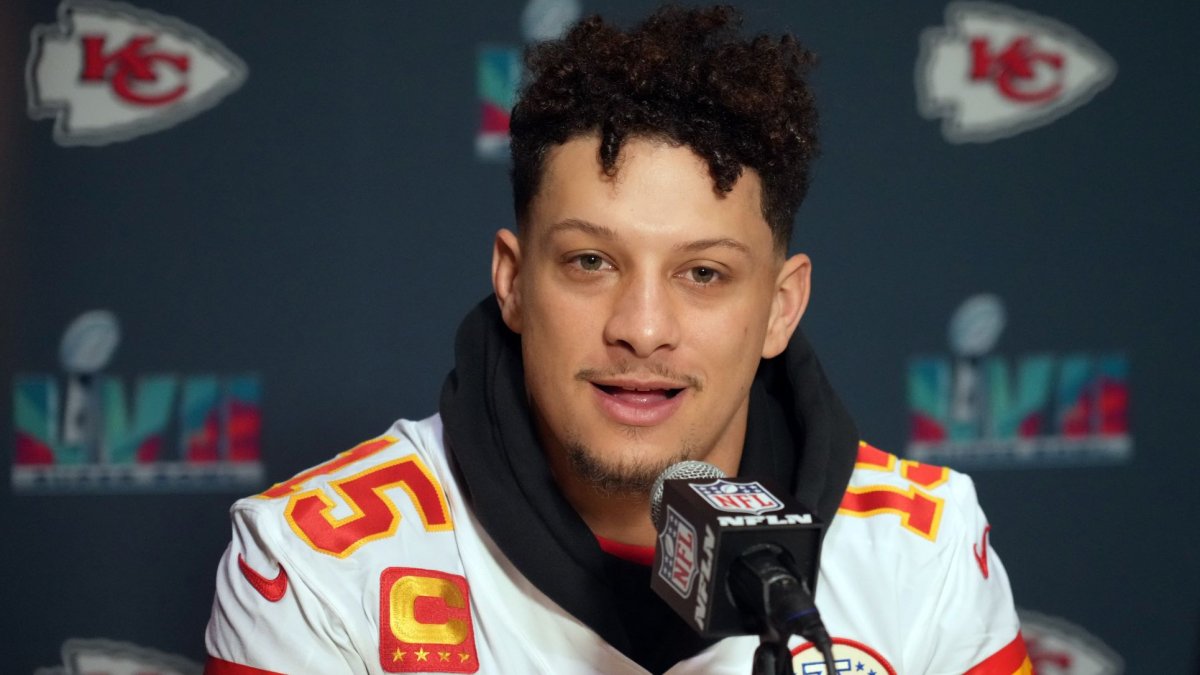 Netflix Series Quarterback Spotlights Patrick Mahomes Fan Craze After First  Super Bowl Win, Inspiring Kids to Copy His Hairstyle