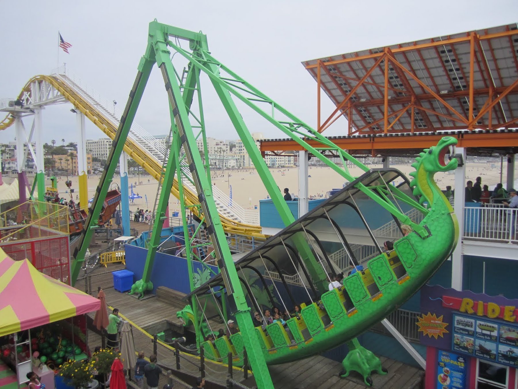 Race on the Santa Monica Pier in Mario Kart Tour Los Angeles - Pacific  Park®