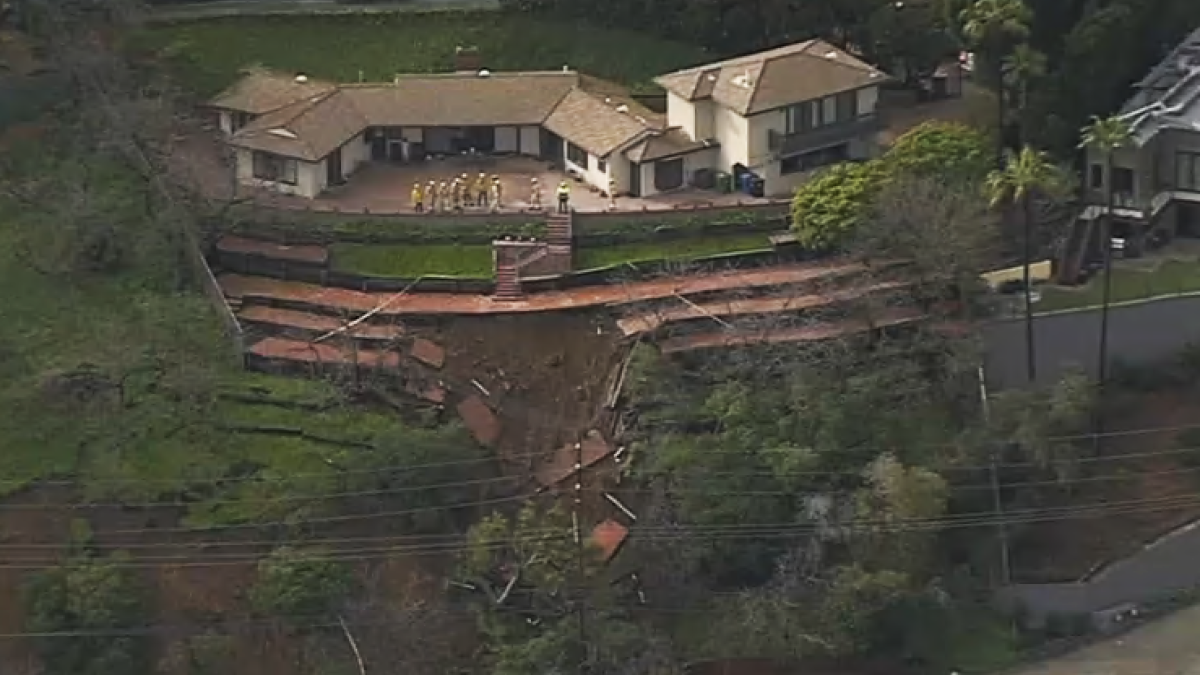Homes Evacuated in Beverly Crest Area Due to Mud, Debris Flow - NBC Southern California