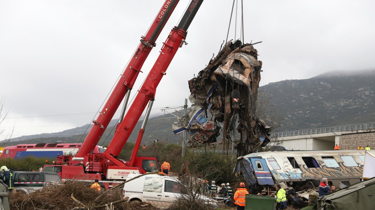 Greece Train Crash: Workers Strike, Citing Dangerous Rail System – NBC Los Angeles - Vimarsana News