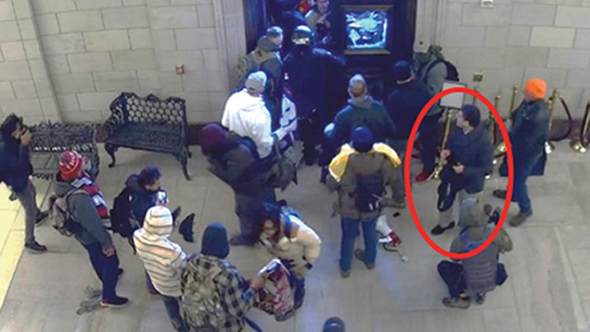 Newspaper Editor Interfered With Police at Capitol Riot, FBI Says 1