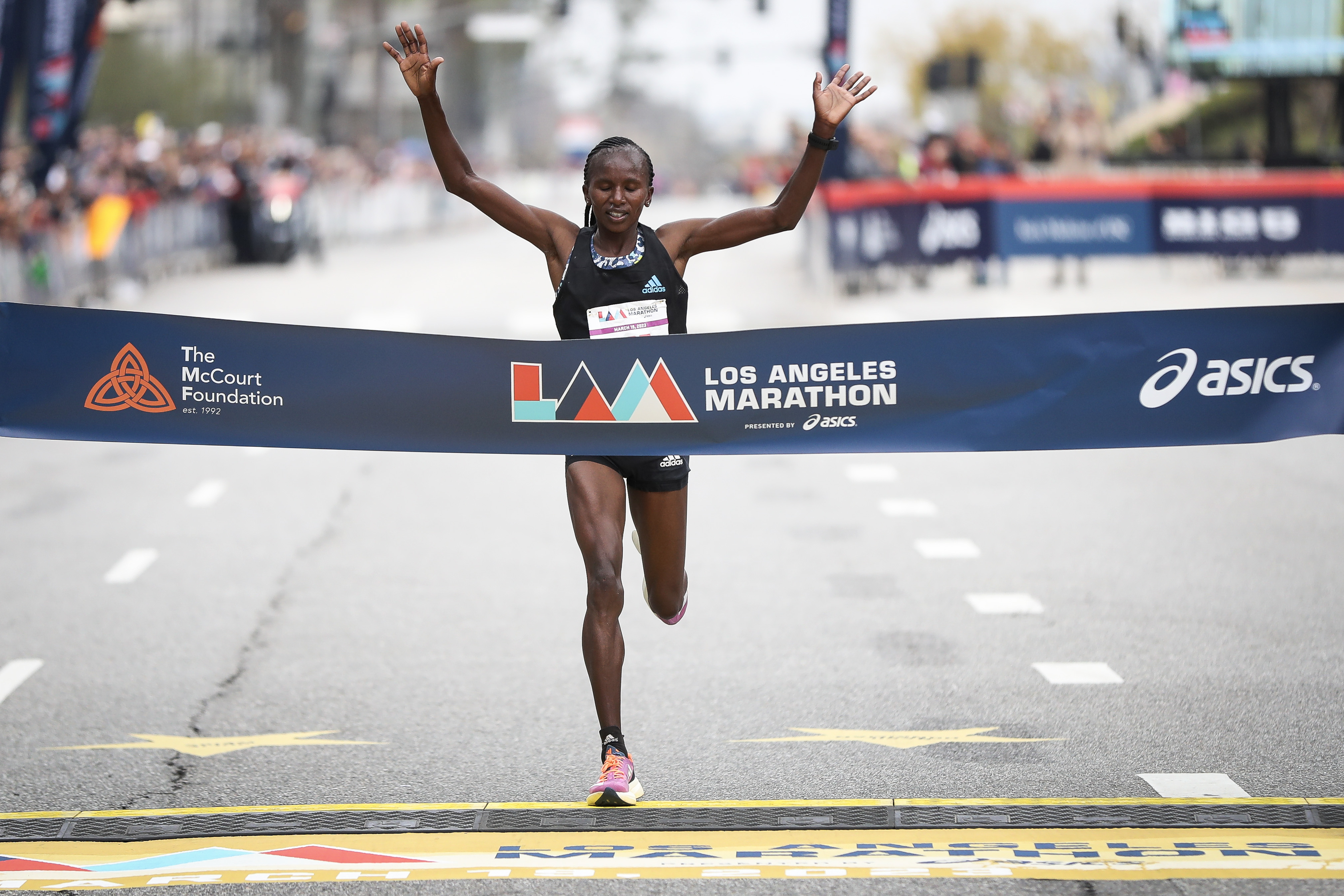 Photos Thousands Participate in 2023 LA Marathon NBC Los Angeles