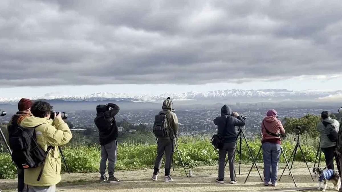 Photographers Say Snapping Pictures of Snowcapped Mountains is Nourishing for the Soul - Vimarsana News