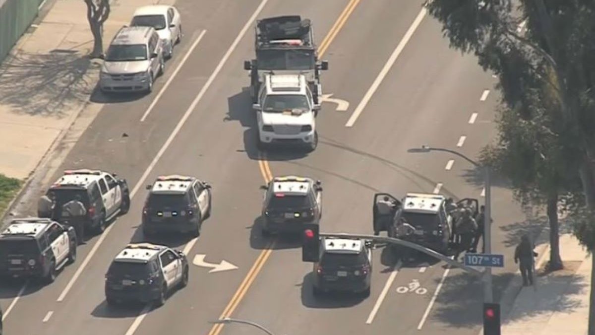 Man in Custody After Standoff With Deputies at End of LA Chase – NBC ...