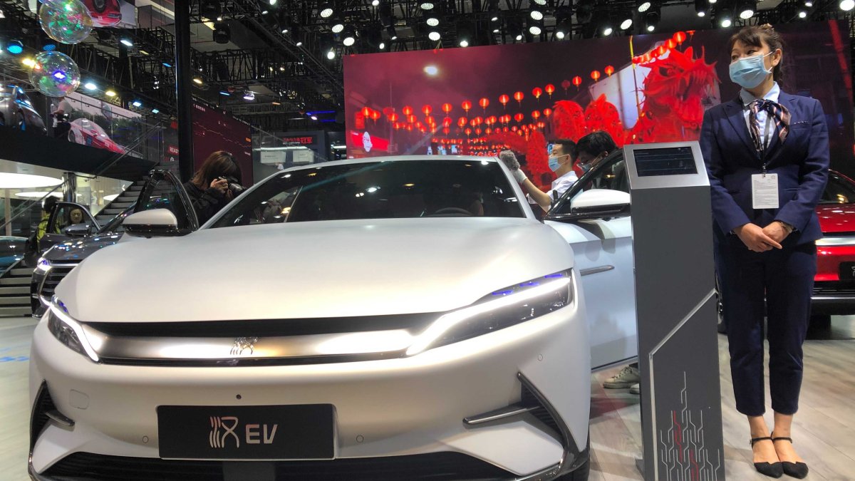 Warren Buffett-Backed BYD Announces New Shock Absorption Tech for Premium EVs - Vimarsana News