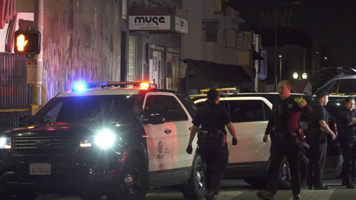 Two People Shot Outside 7-Eleven Store in Hollywood – NBC Los Angeles