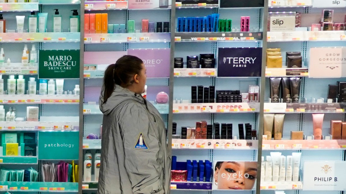 $90 Cream, $10 Toothpaste: Companies Target Wealthier Shoppers – NBC Los Angeles - Vimarsana News