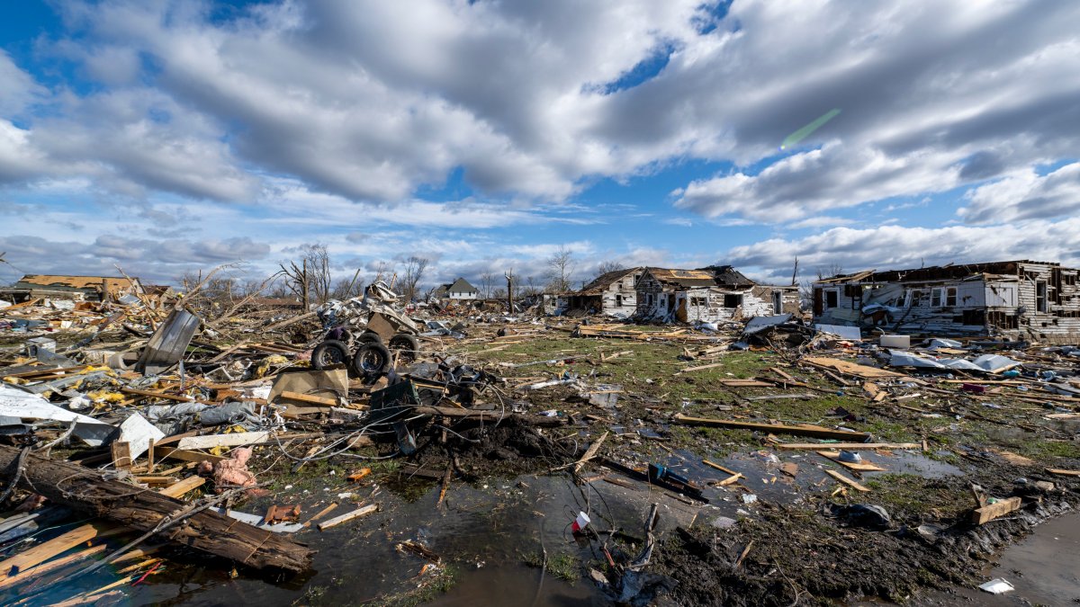 At Least 27 Dead in Tornadoes That Tore Through South, Midwest – NBC Los Angeles - Vimarsana News