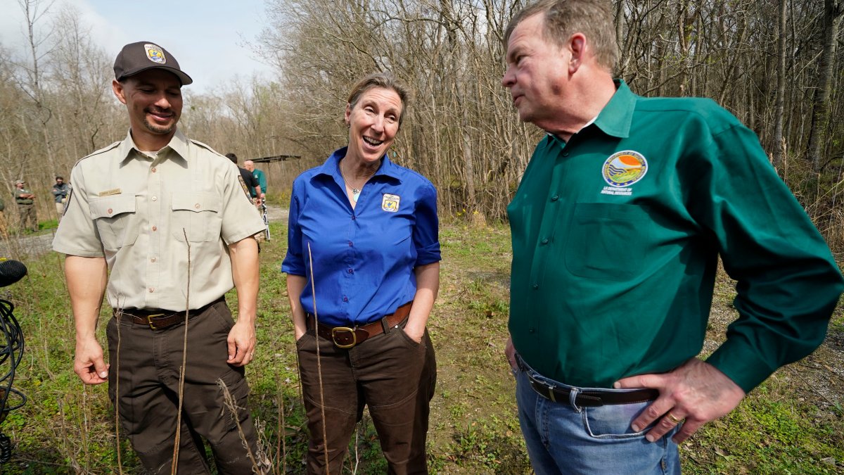 Coalition of Scientists Call for Removal of US Wildlife Director – NBC Los Angeles - Vimarsana News