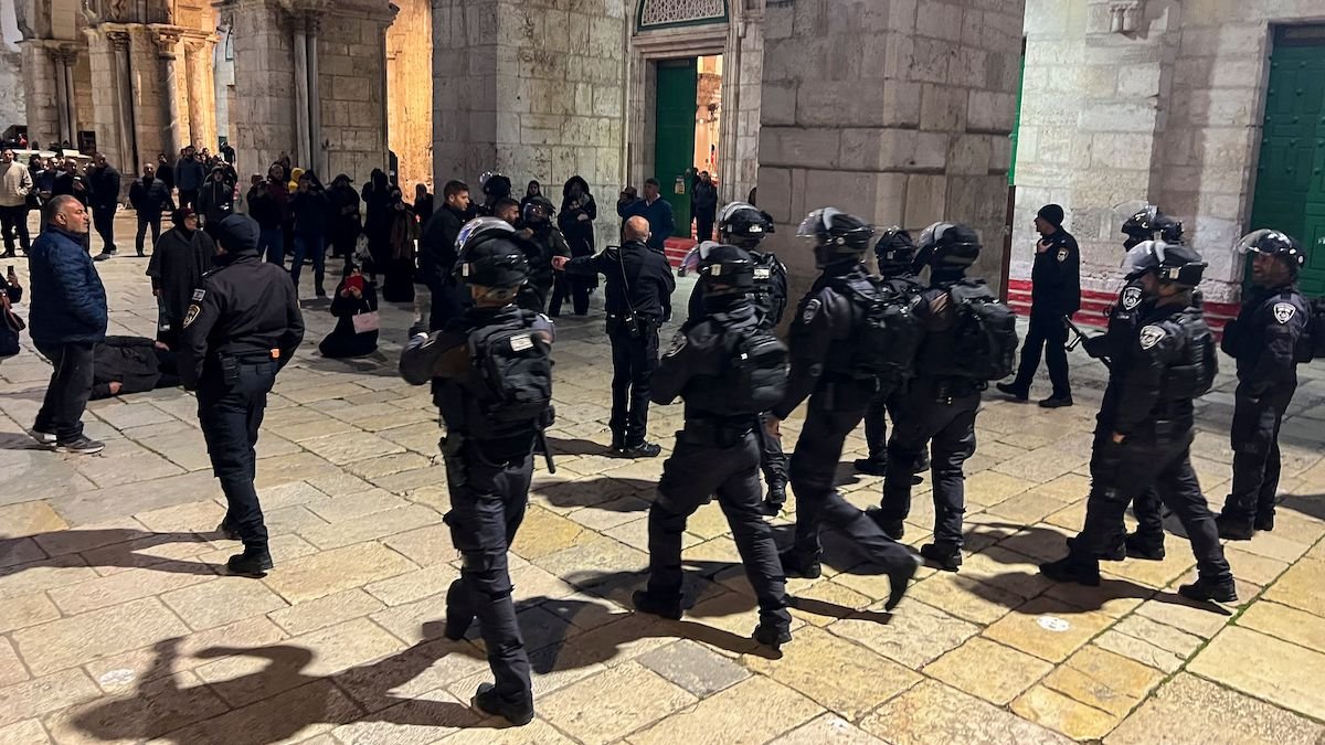 Israeli Forces Storm Al-Aqsa Mosque in Jerusalem, Sparking Clashes – NBC Los Angeles - Vimarsana News