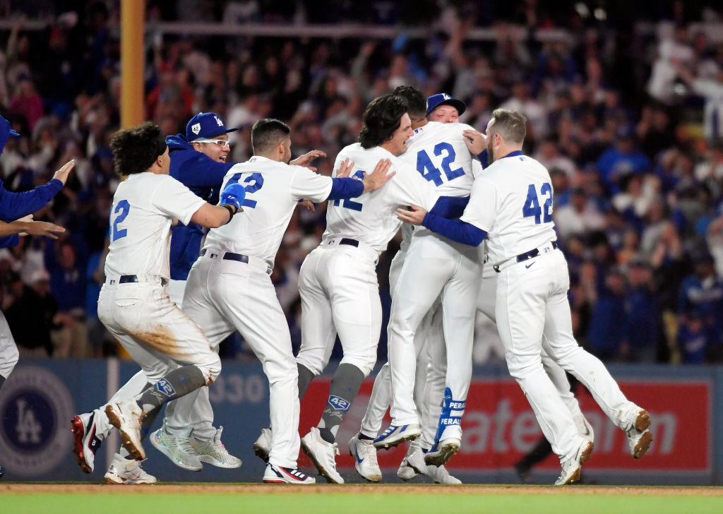 Dodgers Walk Off Cubs 2-1 For 8th Straight Victory on Jackie