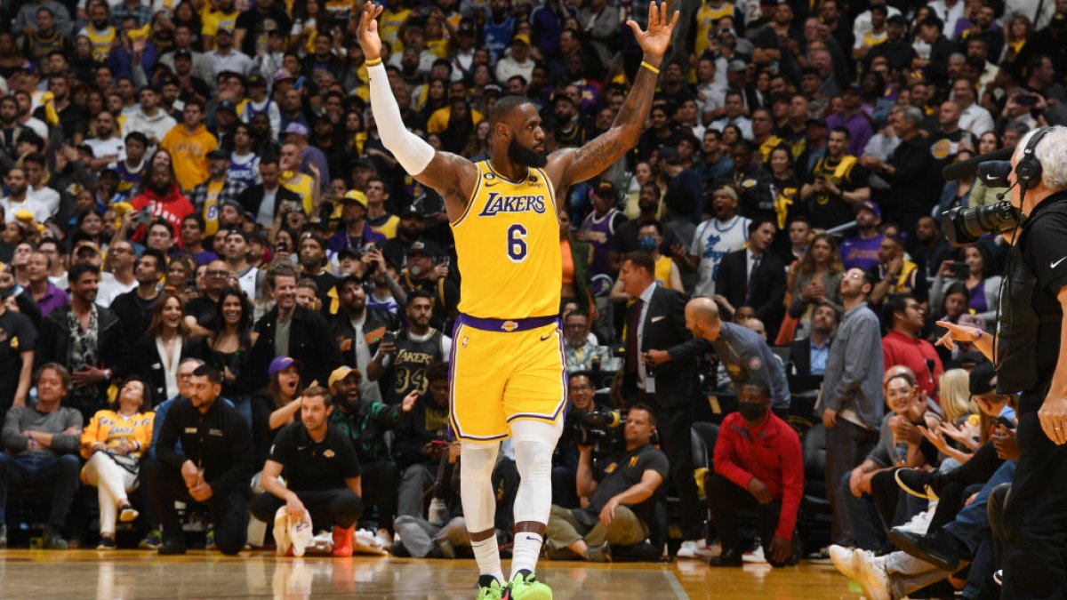 Lakers win Game 4 in OT; Grizzlies on brink of elimination - Los Angeles  Times