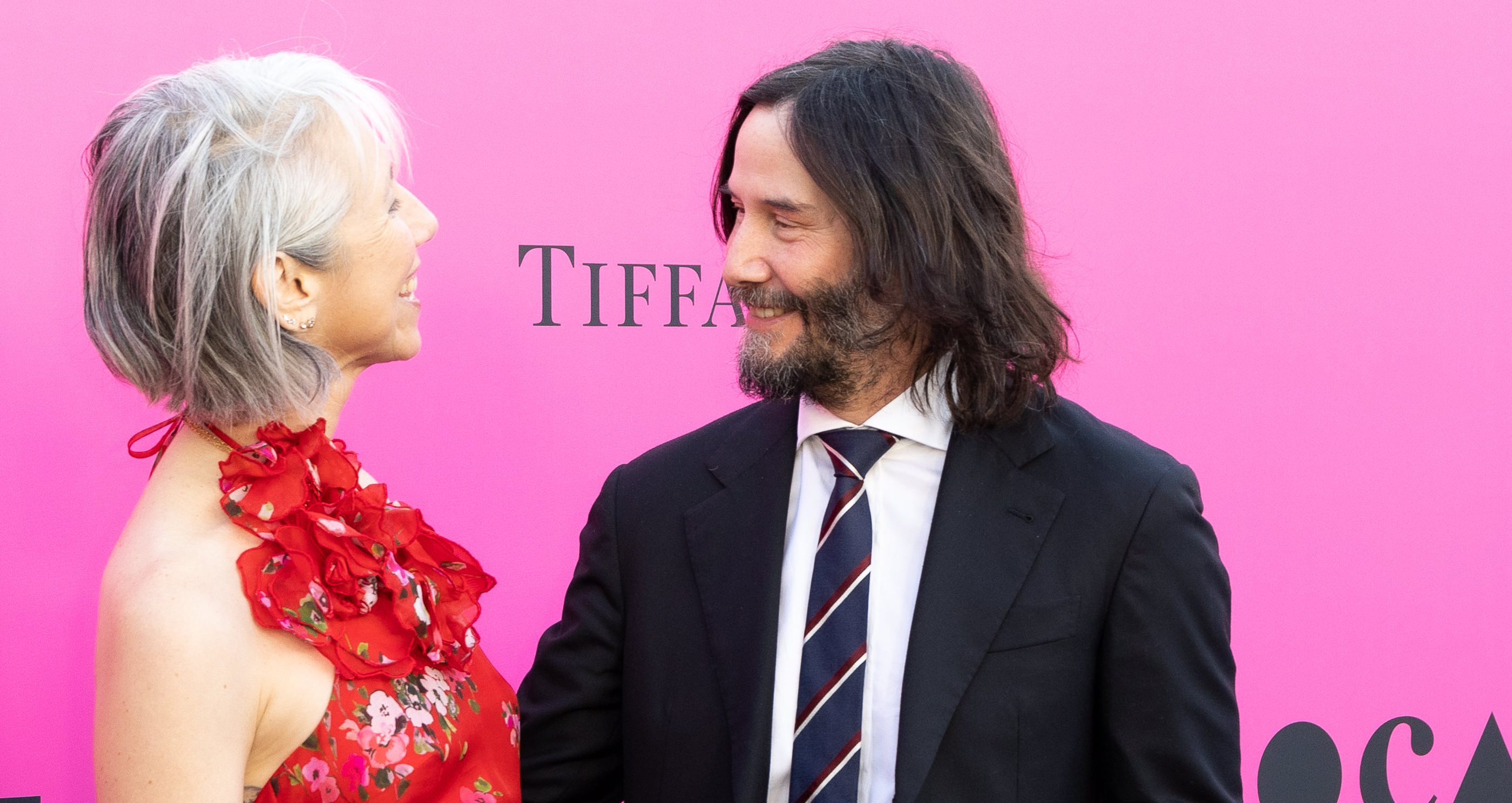 Keanu Reeves Shares Sweet Kiss With Girlfriend Alexandra Grant On MOCA ...