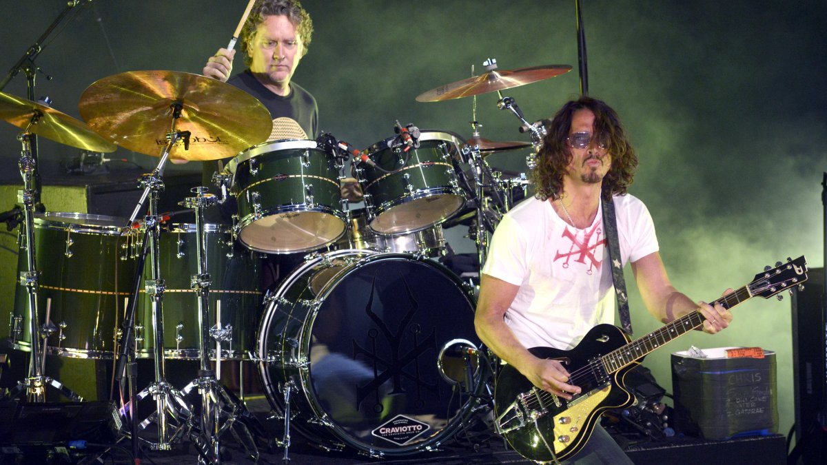 Chris Cornell's Widow and Soundgarden Settle Lawsuit – NBC Los Angeles - Vimarsana News