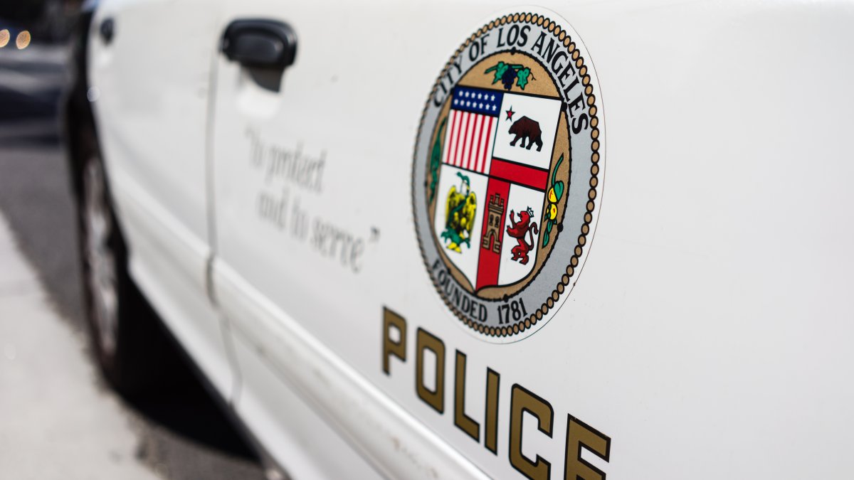 Man shot while breaking up fight at Wilmington pizza shop, later dies: LAPD