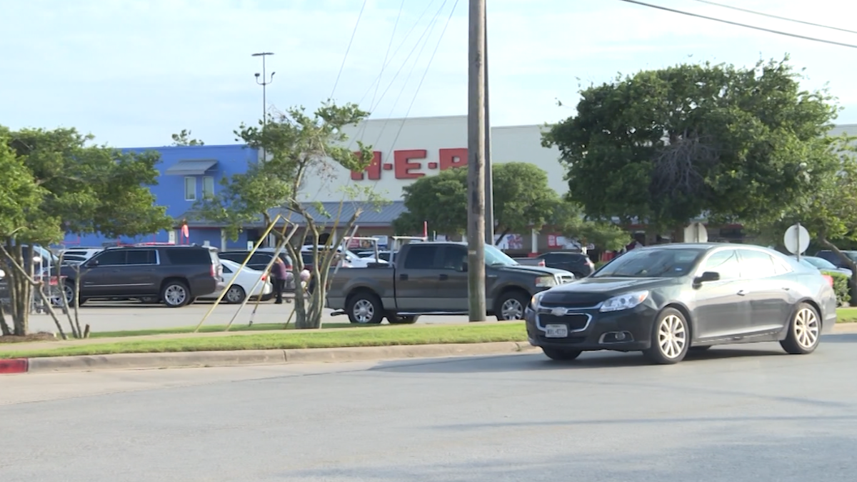 Cheerleaders Shot After Getting Into Wrong Car at H-E-B Parking Lot in Elgin – NBC Los Angeles - Vimarsana News