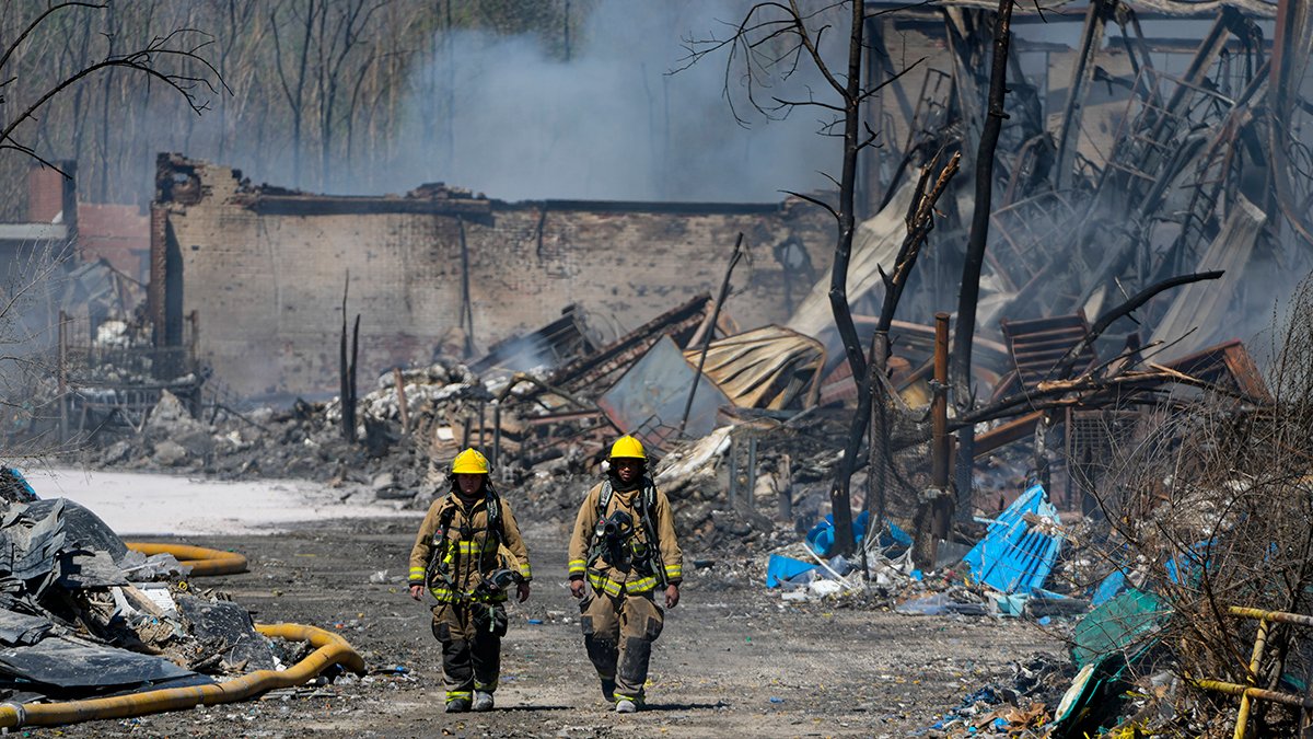 Indiana Plastics Fire Forces Hundreds to Evacuate – NBC Los Angeles - Vimarsana News