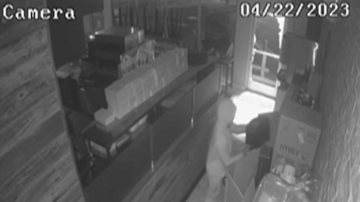 10 Businesses Burglarized Within Hours in Glendale – NBC Los Angeles - Vimarsana News