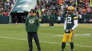 Packers' Aaron Rodgers feeds Jets trade rumors, praises Nathaniel Hackett:  Is QB the best option? 