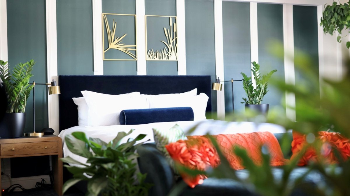 https://www.nbclosangeles.com/the-scene/the-eclectic-south-pasadenas-charming-music-and-art-crawl-to-sunnily-strum/3141427/ – NBC Los Angeles - Vimarsana News