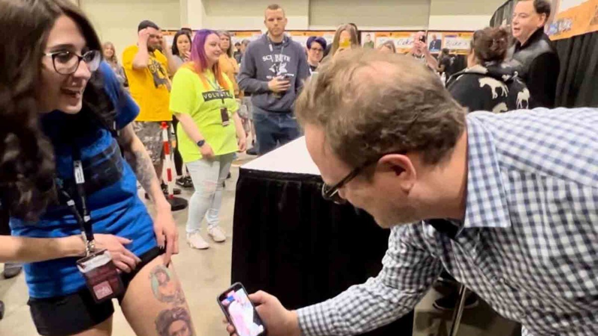 Watch Rainn Wilson React to Superfan's 23 'The Office' Tattoos – NBC Los Angeles - Vimarsana News