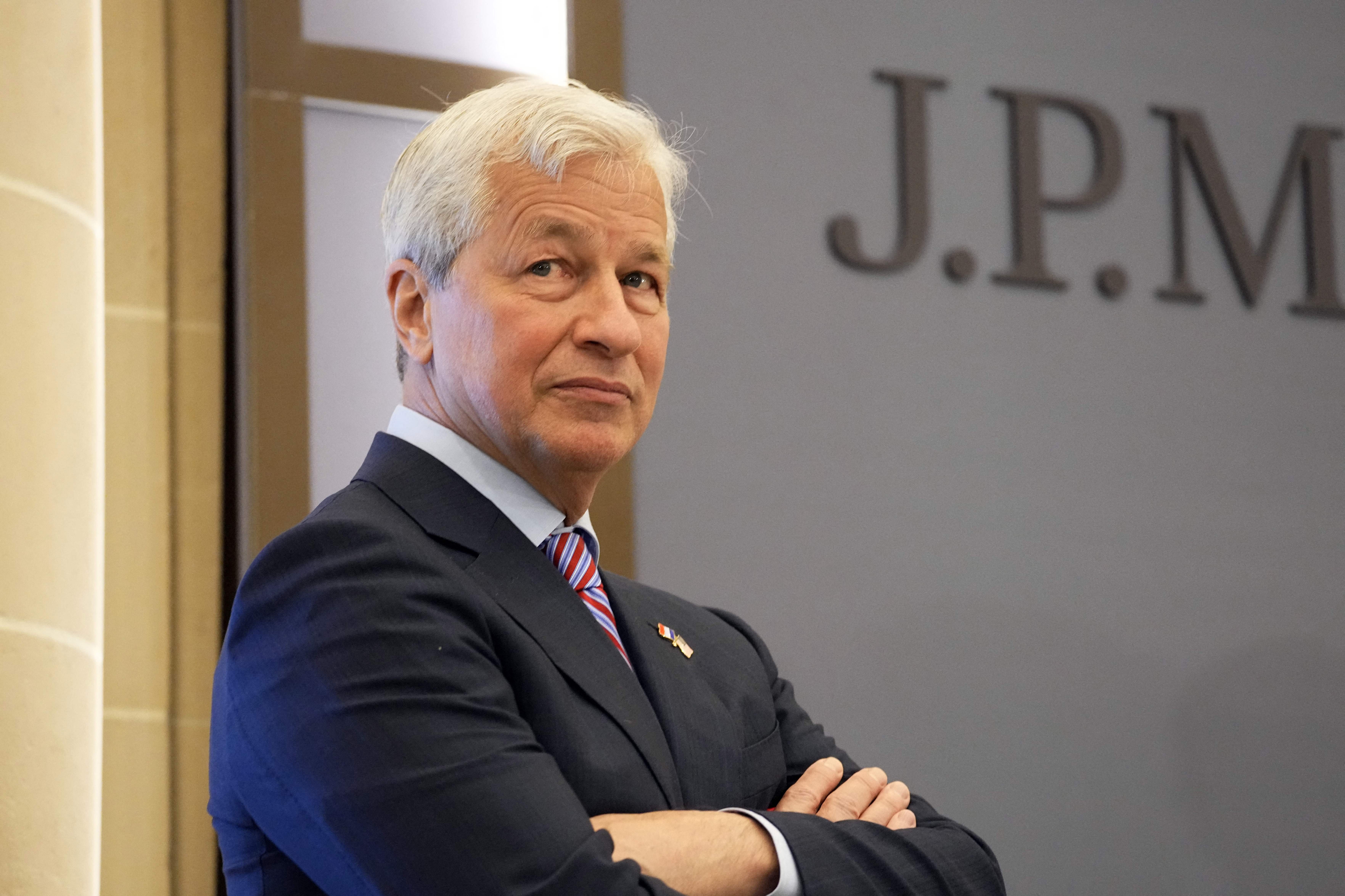 JPMorgan CEO Jamie Dimon Says Other Bank Exec Could Have Booted Jeffrey Epstein as Customer - Vimarsana News