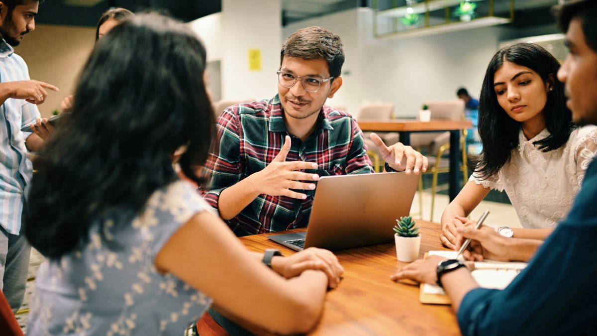 Harvard-Trained Psychologist: Emotionally Intelligent People Use This 'Hidden Key' to Deal With Annoying Co-Workers – NBC Los Angeles - Vimarsana News