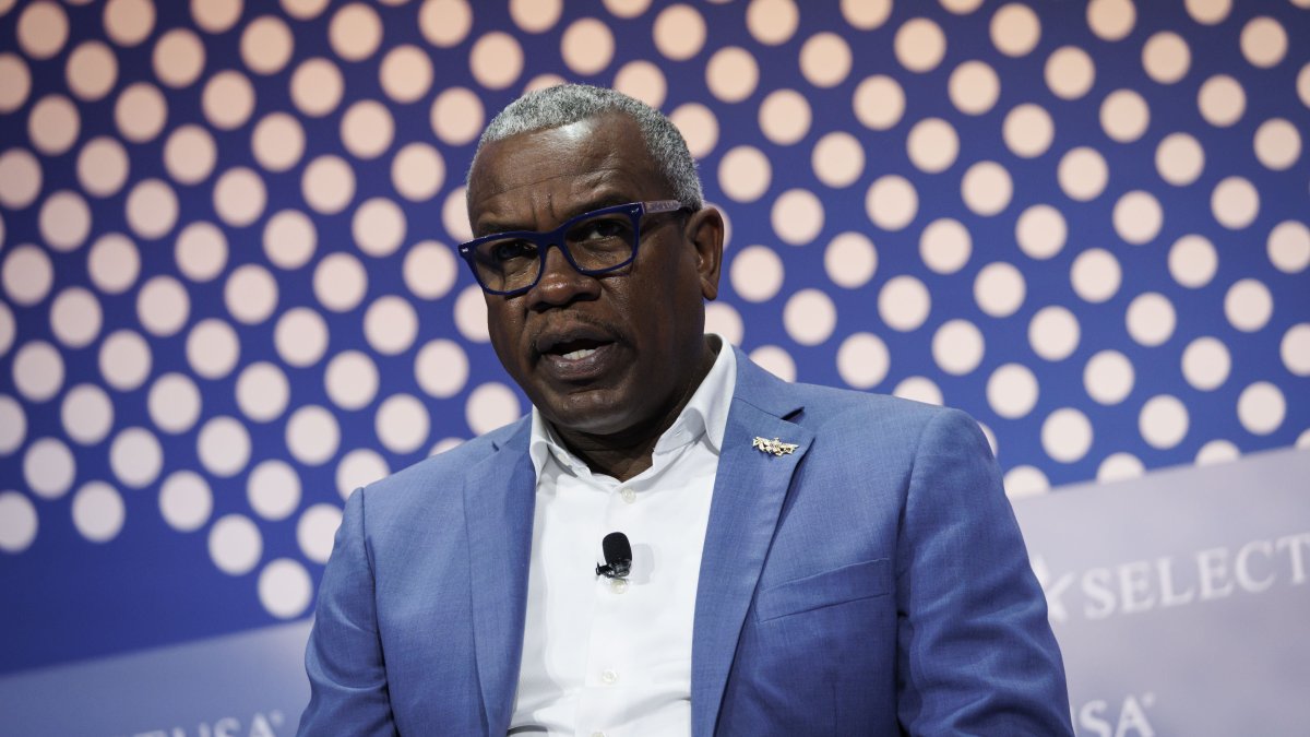 U.S. Virgin Islands Governor to Be Deposed in Lawsuit Against JPMorgan Chase Over Jeffery Epstein - Vimarsana News