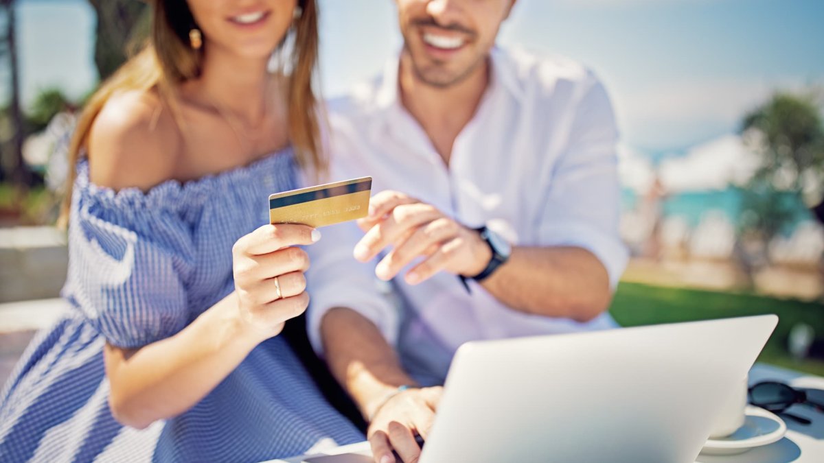 Lower-Income Americans Pay for Wealthy's Credit Card Rewards – NBC Los Angeles - Vimarsana News