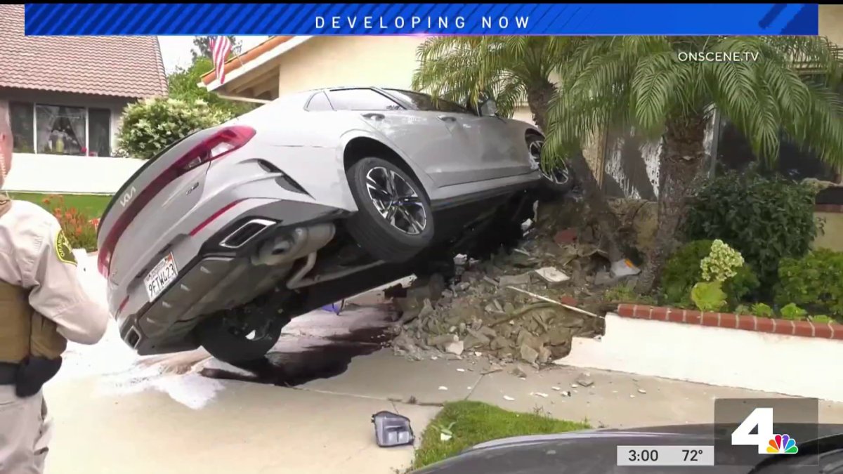 Man With Ax Chases People After Crash in Lake Forest – NBC Los Angeles