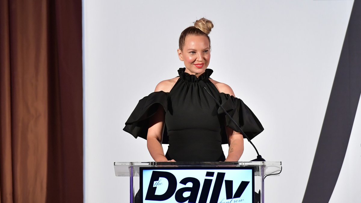 Sia Shares She's on the Autism Spectrum – NBC Los Angeles - Vimarsana News
