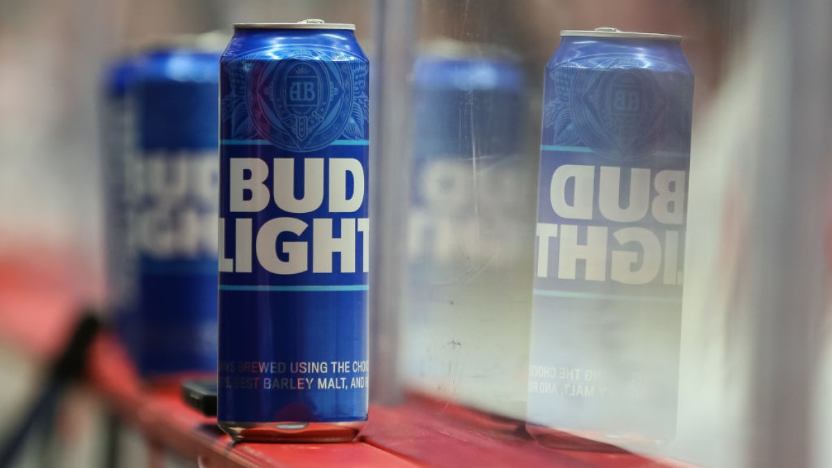 'Bud Light on Us': Budweiser Parent Now Offering Money Back to Boost Sales – NBC Los Angeles - Vimarsana News