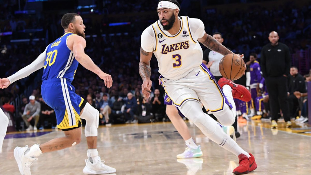 Anthony Davis makes Lakers history with monster 30-point, 20-rebound Game 1  vs. Warriors