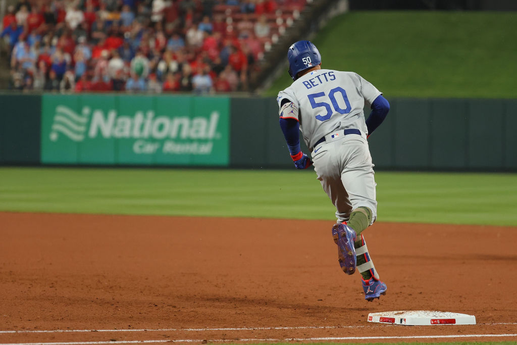 Tony Gonsolin, Mookie Betts propel Dodgers past Cubs – Orange