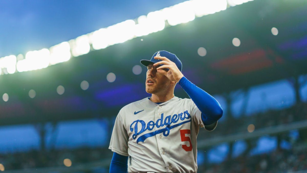 Dodgers' Freddie Freeman extends hitting streak to 18 games