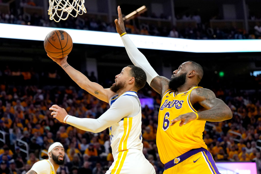Warriors have backs against wall vs. Lakers heading into Game 5