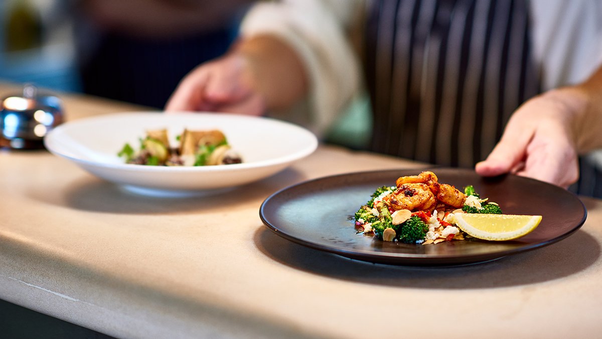 Foodborne Illness Outbreaks at Restaurants Often Linked to Sick Workers, CDC Finds – NBC Los Angeles - Vimarsana News