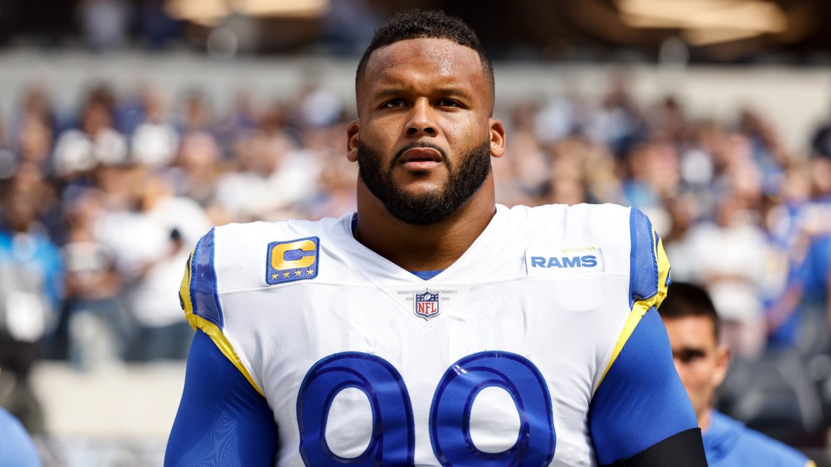 Aaron Donald is still a Steelers fan. He'll try to beat them when his  hometown team visits his Rams – NBC Los Angeles