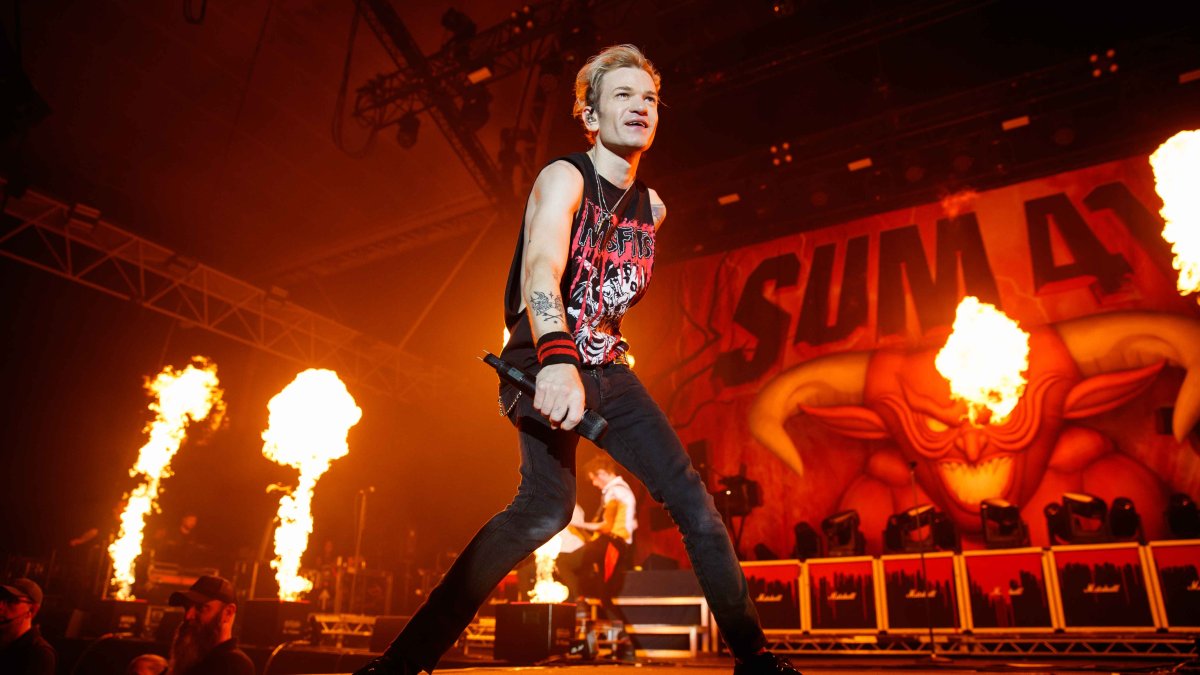 Sum 41 Breaking Up After 27 Years and Final Album Together – NBC Los Angeles - Vimarsana News