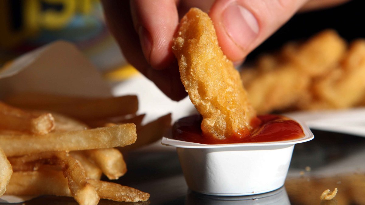 Parents Suing McDonald's Over Chicken Nugget That Burned Daughter – NBC Los Angeles - Vimarsana News