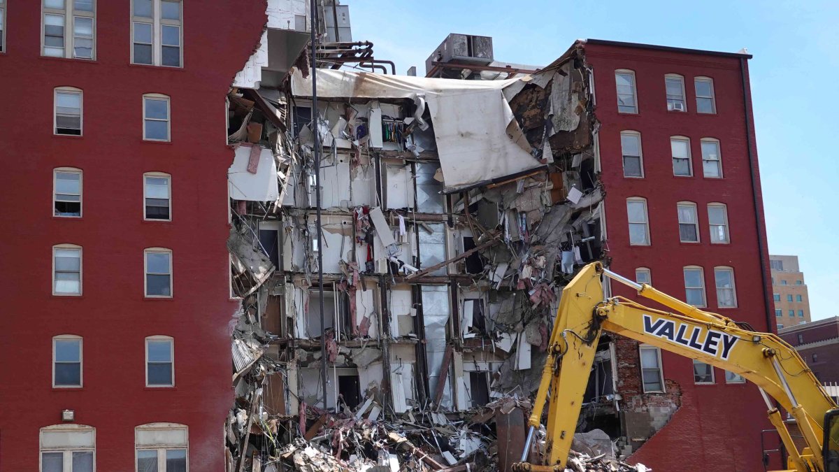 5 People Unaccounted for After Iowa Building Collapse, Mayor Says – NBC Los Angeles - Vimarsana News