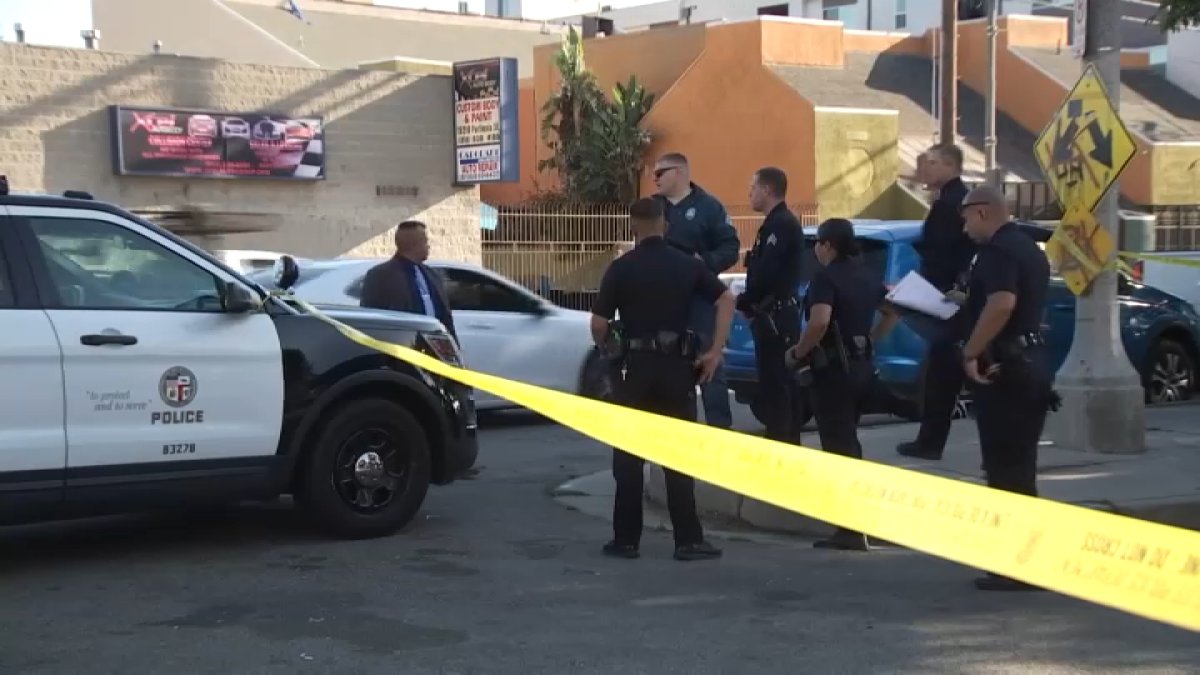 Gunman flees on scooter after killing man in North Hills – NBC Los Angeles