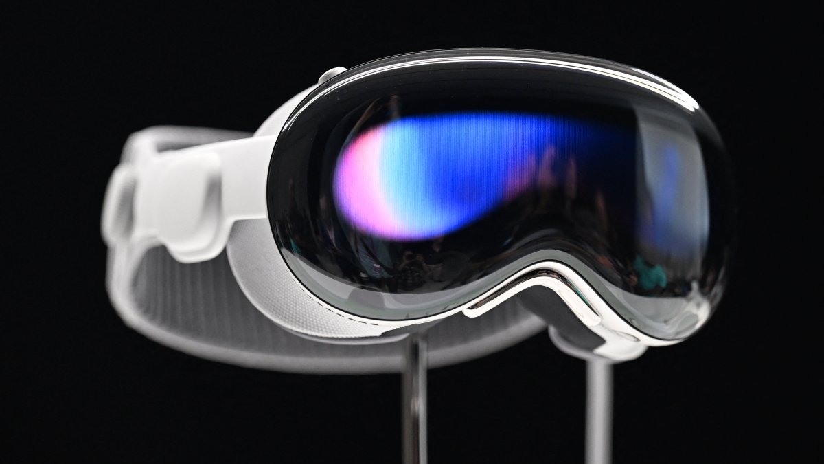 Apple's Entry Into VR With Its New Headset Is a 'Watershed Moment,' Say Top Industry Execs – NBC Los Angeles - Vimarsana News