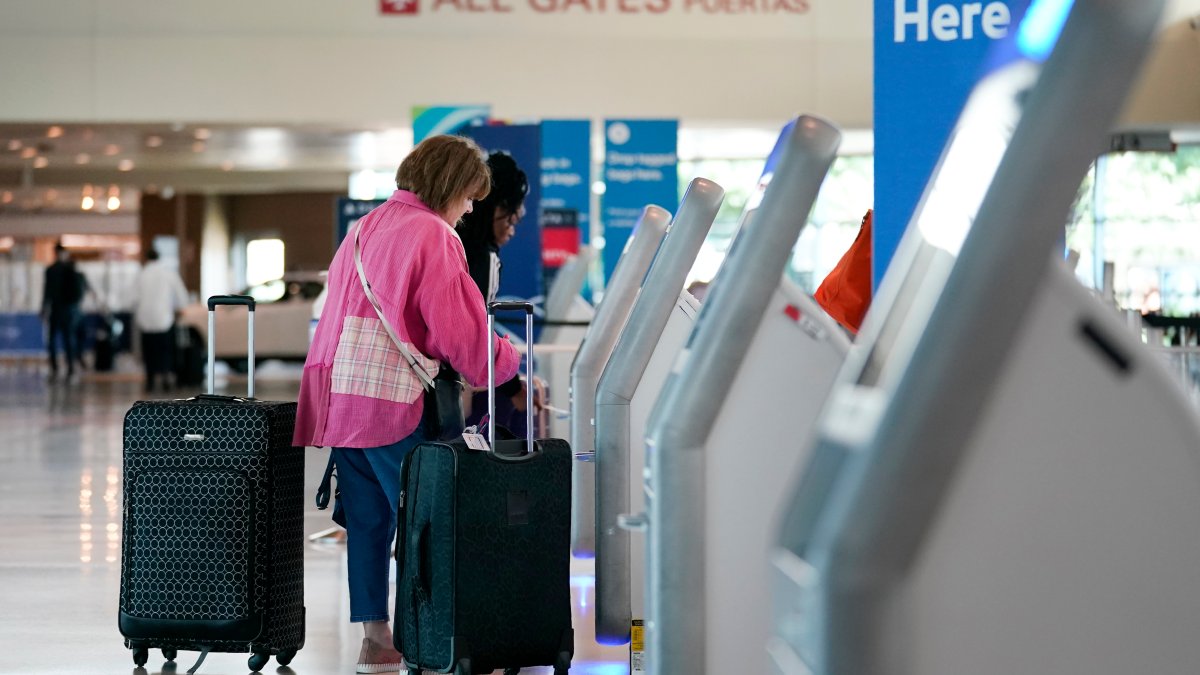 Lawmakers propose rolling back rule that required airlines to advertise full airfare prices – NBC Los Angeles - Vimarsana News