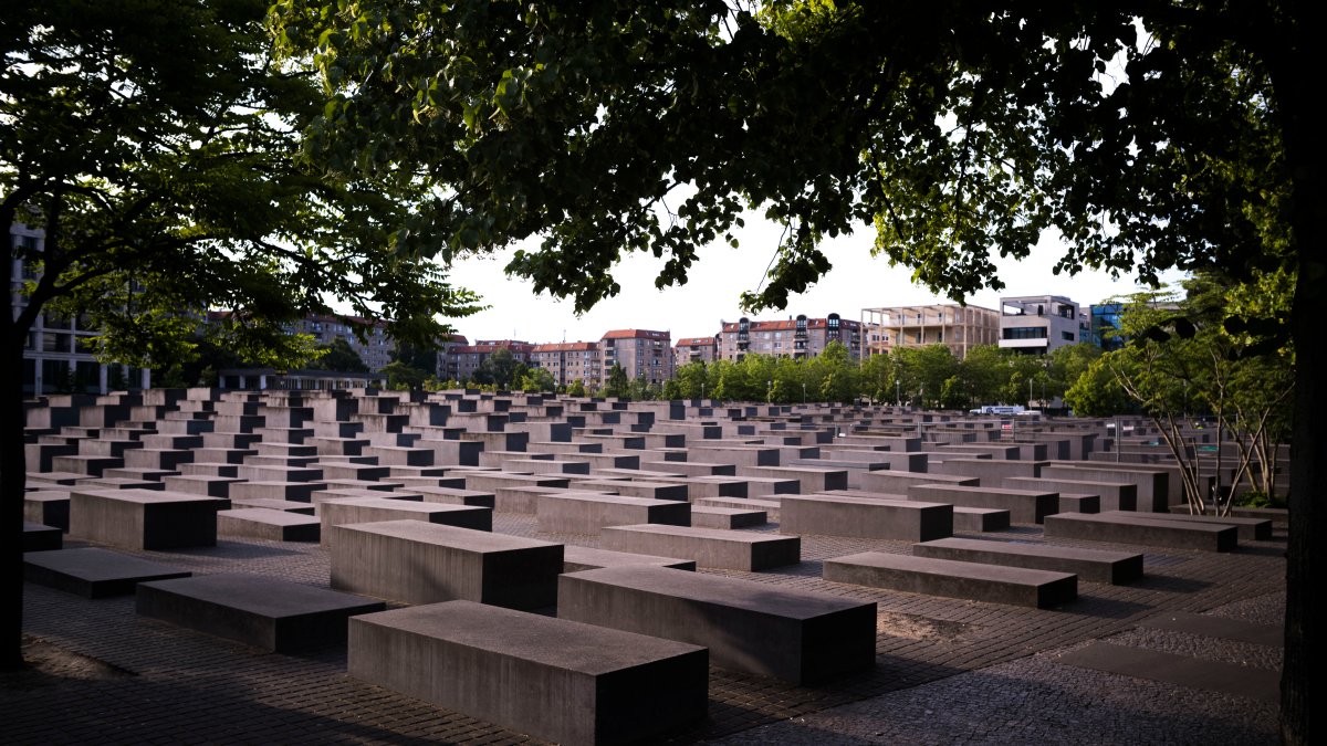 Deutschland wird im Jahr 2024 1,4 Milliarden US-Dollar an Holocaust-Überlebende spenden – NBC Los Angeles