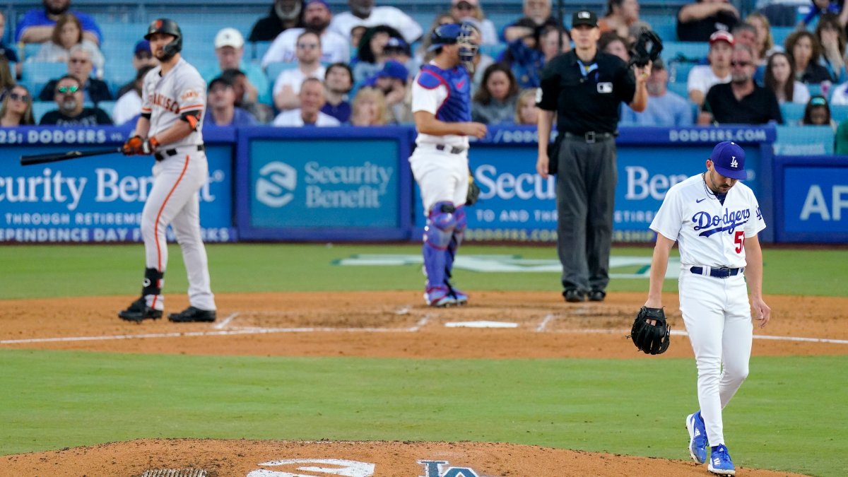 Giants Hit 5 HRs, Beat Dodgers 7-4 to Snap 8-game Skid Vs LA - Bloomberg