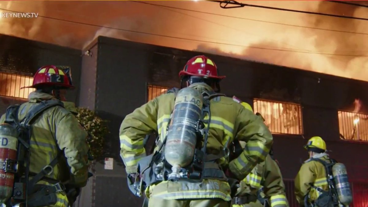 Fire destroys commercial building in Lincoln Heights – NBC Los Angeles