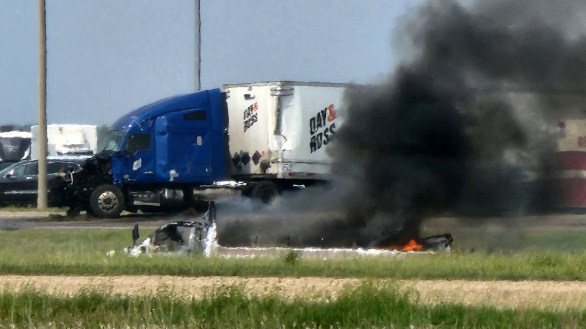 Canada highway crash: at least 15 people killed after truck collides with bus – NBC Los Angeles - Vimarsana News